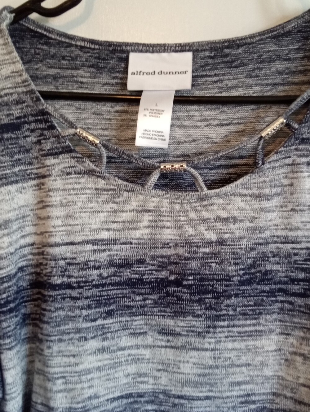 #6052 Navy & White Top. - L - Picture 2 of 3